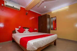 Standard Double Room | 1 bedroom, WiFi, bed sheets - OYO 26900 Royal Inn (Bengaluru)