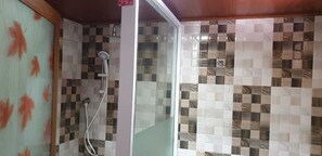 淋浴设施、毛巾