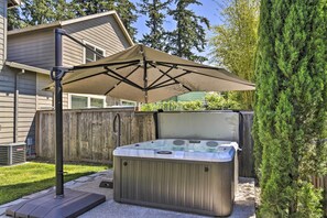 Terrace/patio - Portland Home w/ Private Hot Tub: 9 Mi to Downtown (Milwaukie)