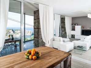 Dining - Enticing Apartment in Taormina Italy With Swimming Pool (Taormina)