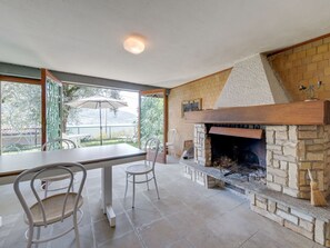 Dining - Belvilla by OYO Villa Olivella (Sale Marasino)