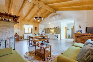 Living room - Apartment in Istria With Nature Views (Cerovlje)