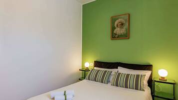 1 bedroom, bed sheets