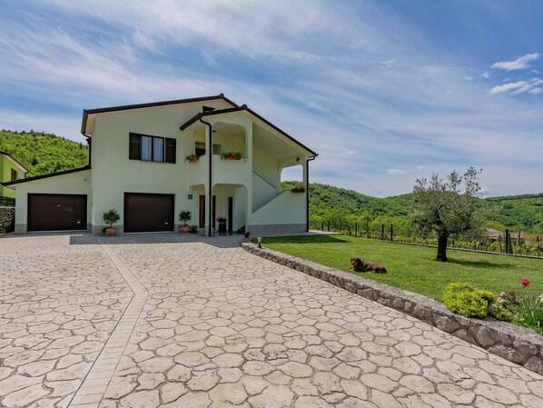 Apartment | Garden - Apartment in Istria With Nature Views (Cerovlje)