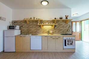 Highchair, cookware/dishes/utensils - Apartment in Istria With Nature Views (Cerovlje)