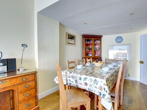 Dining - Vintage Holiday Home in Tenby With Garden (Tenby)