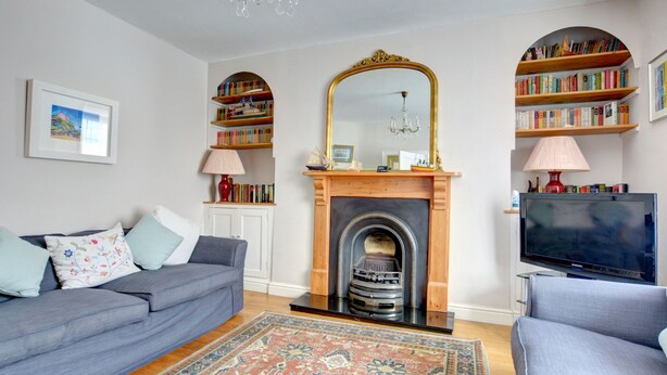 Exterior - Vintage Holiday Home in Tenby With Garden (Tenby)