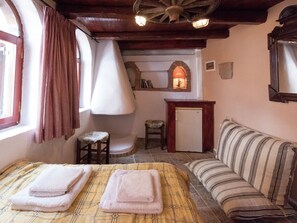Apartment | 3 bedrooms, individually furnished, bed sheets - Traditional Apartment in Elounda (Agios Nikolaos)