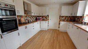 Unclassified image, 5 of 18, button - Spacious Holiday Home in Aylesford Kent With Parking (Maidstone)