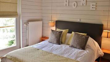 House | 5 bedrooms, individually furnished, bed sheets