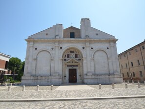 Exterior - Kleurrijk Vakantiehuis in Verucchio met Ruime Tuin (Verucchio)