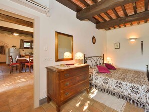 House | 1 bedroom, individually furnished, bed sheets