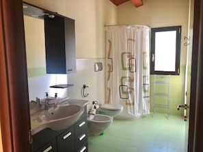 House | Bathroom | Shower, towels