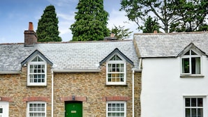 Unclassified image, 3 of 16, button - Charming Holiday Home With Lovely Garden (Torpoint)