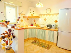 Villa | Private kitchen | High chair - Belvilla by OYO Villa Rita (Buseto Palizzolo)