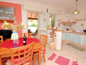 Villa | Private kitchen | Highchair - Belvilla by OYO Villa Rita (Buseto Palizzolo)