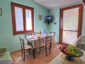 Cottage | Dining