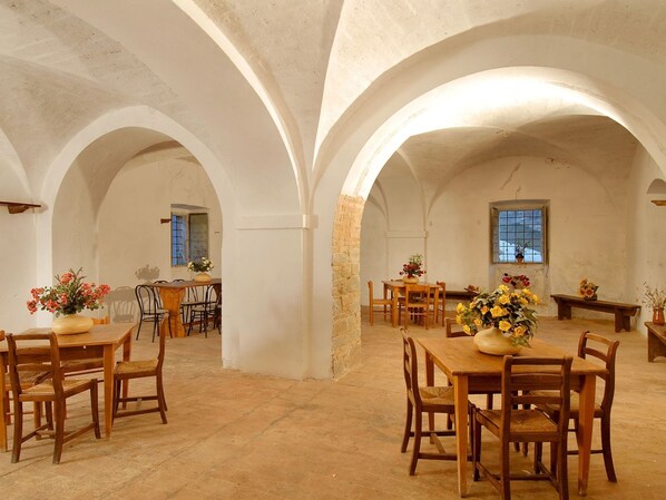 Cottage | Dining