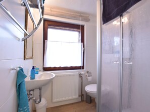 Bathroom - Stilvolle Wohnung mit Garten in Kluetz (Klütz)