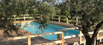 Central Holiday Home With Pool