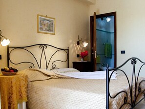 House | 3 bedrooms, individually furnished, bed sheets