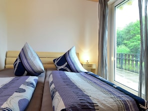 2 Schlafzimmer, individuell eingerichtet, BettwÀsche