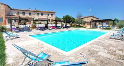 Farmhouse in Tuscany With Pool & Scenic Views