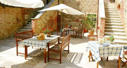 Farmhouse in Tuscany With Pool & Scenic Views