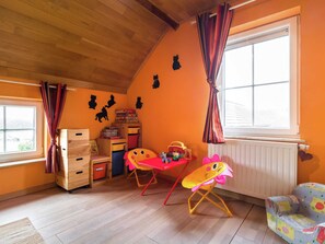 4 bedrooms, individually furnished, bed sheets - Holiday Home in Vodelee With Nature Views (Doische)