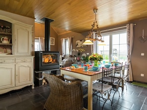 House | Private kitchen | Highchair - Holiday Home in Vodelee With Nature Views (Doische)