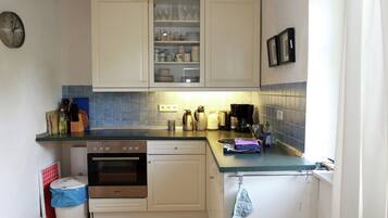 House | Private kitchen | Electric kettle, highchair