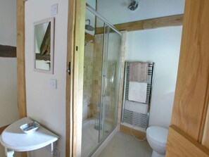 Ferienhaus | Badezimmer | Dusche, Handtücher