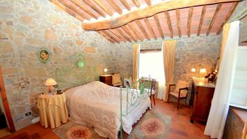 4 bedrooms, individually furnished, bed sheets