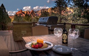 Outdoor dining - Beautiful Luxury Home. Monthly Rental with Amazing Views! Superb Location! (Sedona)