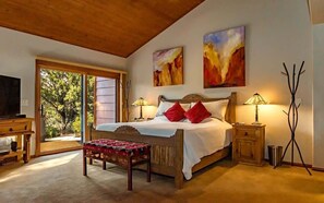 4 Schlafzimmer, Schreibtisch, Bügeleisen/Bügelbrett, kostenloses WLAN