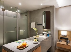 Shower, free toiletries, hair dryer, towels - New Century Kylie Hotel Ningbo (Ningbo)