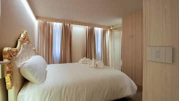 1 bedroom, laptop workspace, blackout drapes, soundproofing
