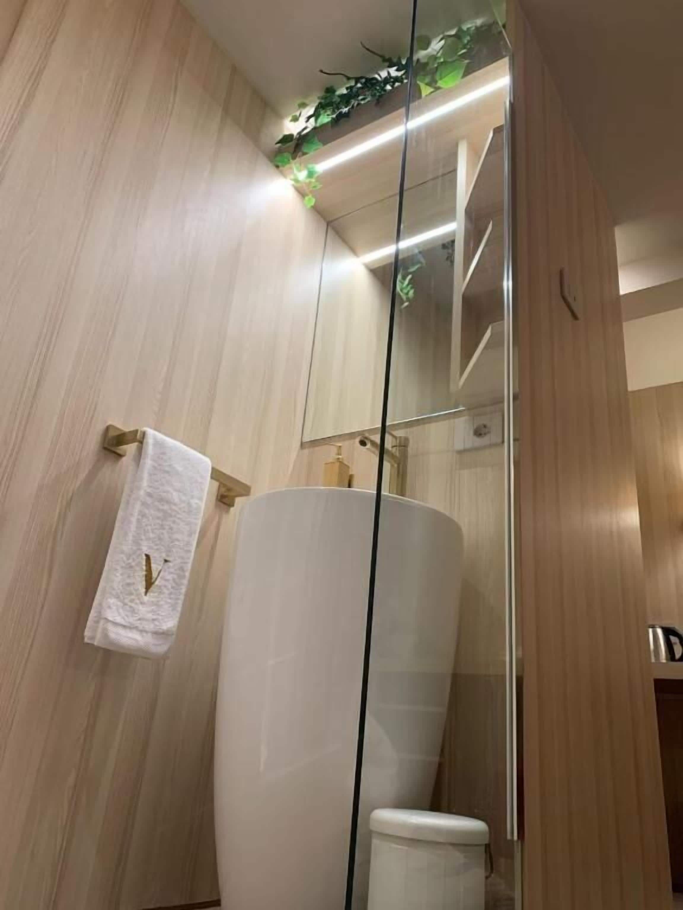Doppia Deluxe | Bagno | Doccia, set di cortesia gratuito, asciugacapelli, pantofole