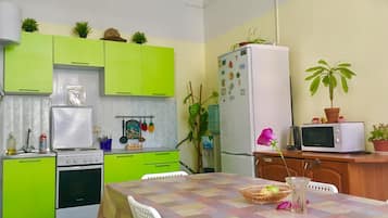 Fridge, microwave
