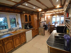 House | Private kitchen - Family House with Large Garden & Games Room near Bambois Lake (Mettet)