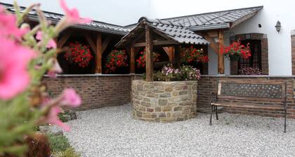 Family House with Large Garden & Games Room near Bambois Lake