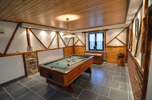 House | Game room