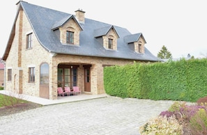 Villa | Exterior