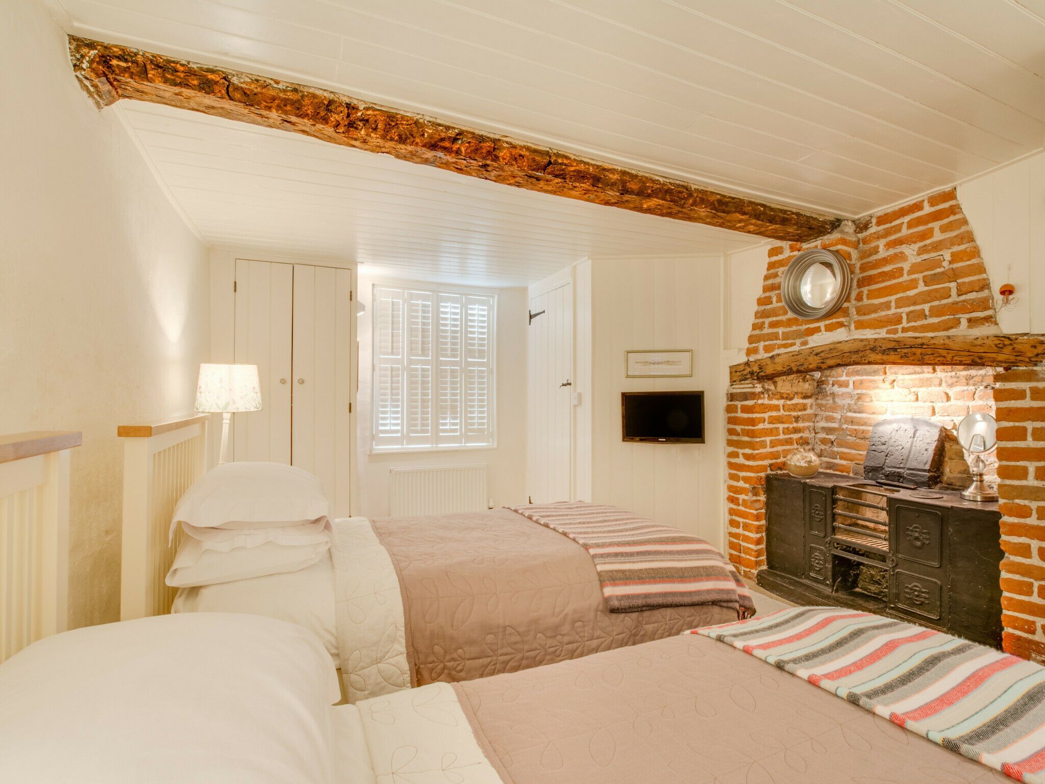 House | 2 bedrooms, individually furnished, bed sheets
