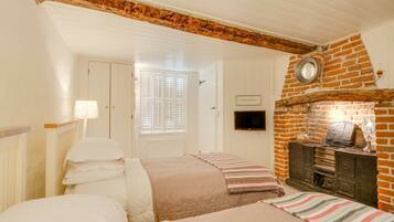 House | 2 bedrooms, individually furnished, bed sheets