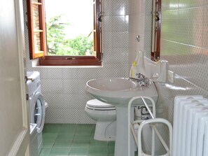 House | Bathroom - Apartment in Tuscany With Stunning Hilltop Views (Pergine Valdarno)