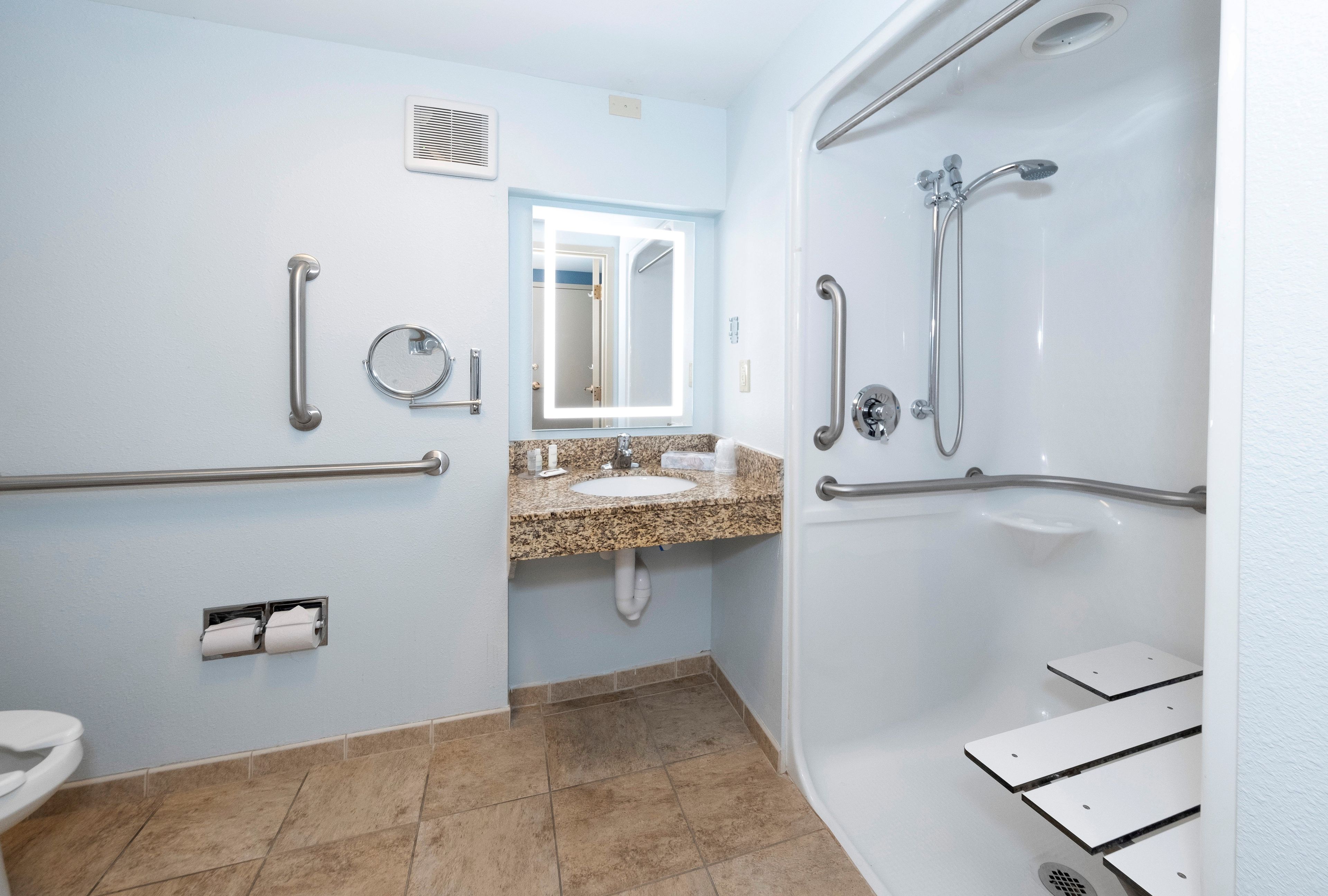 Studio, 1 très grand lit, accessible aux personnes à mobilité réduite (Roll-In Shower, Smoke Free) | Salle de bain