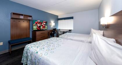 HomeTowne Studios by Red Roof Wilmington - New Castle