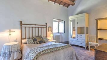 House | 3 bedrooms, individually furnished, bed sheets