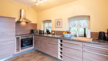 Kühlschrank, Mikrowelle, Ofen, Geschirrspüler